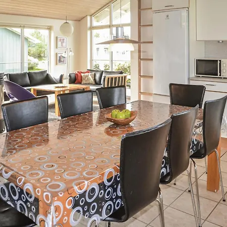 4 Bedroom Cozy In Norre Nebel *